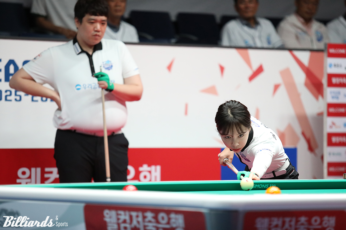4세트 혼합복식에서 승리한 우리금융캐피탈 김민영-선지훈.