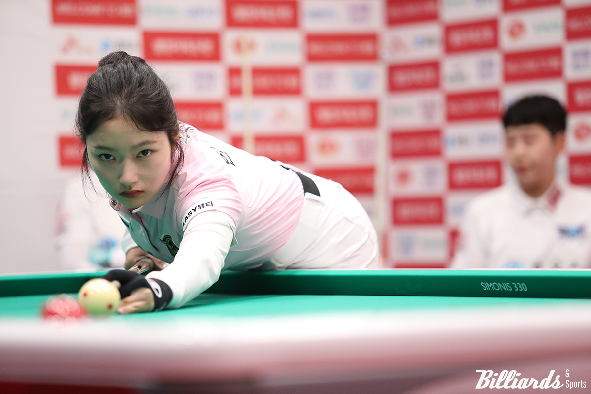 에스와이가 3라운드 3일 차 경기에서 휴온스에 4-3으로 승리하며 상위권 진입에 성공했다. 사진은 2세트와 6세트에서 승리한 한지은. 사진=고양/이용휘 기자