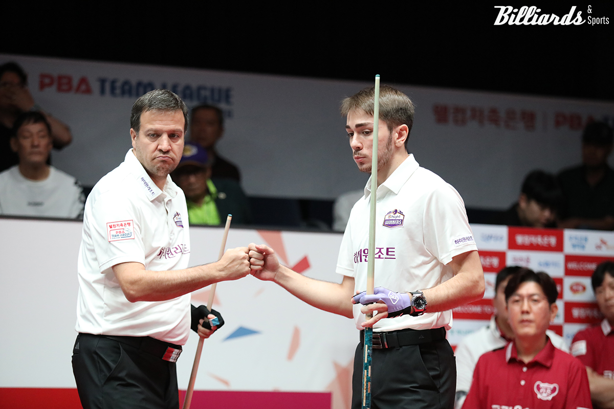 1세트 남자복식을 승리한 하이원리조트의 륏피 체네트(왼쪽)와 부라크 하샤시(오른쪽).