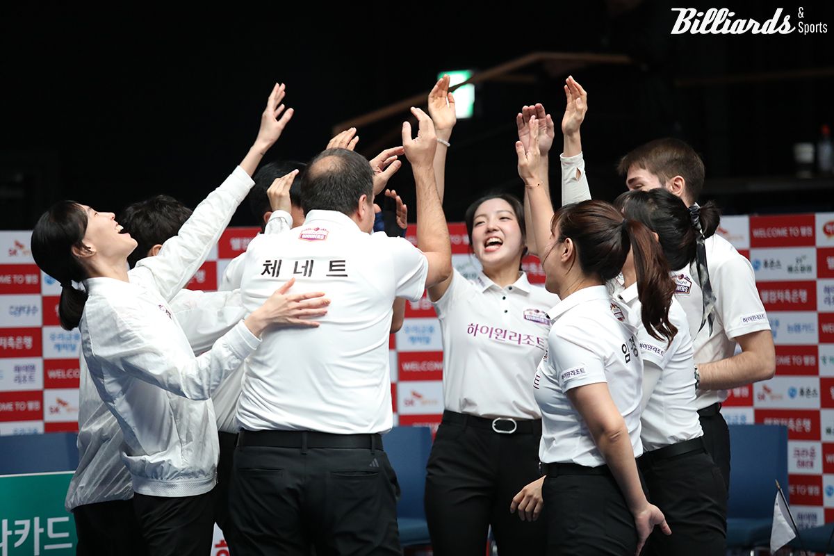 3라운드 첫 승리를 거둔 하이원리조트가 경기 후 화이팅을 외치고 있다.
