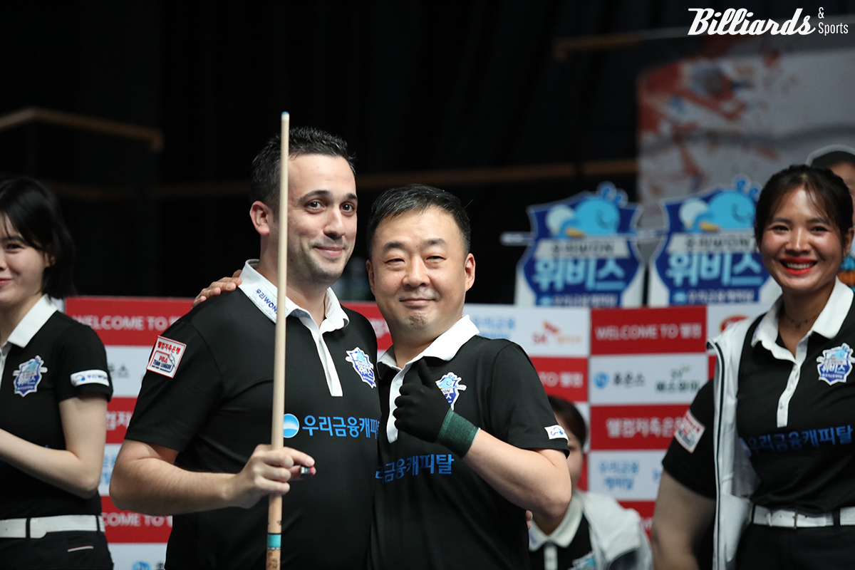 1세트 남자복식에서 승리한 우리금융캐피탈 다비드 사파타(왼쪽)-엄상필.