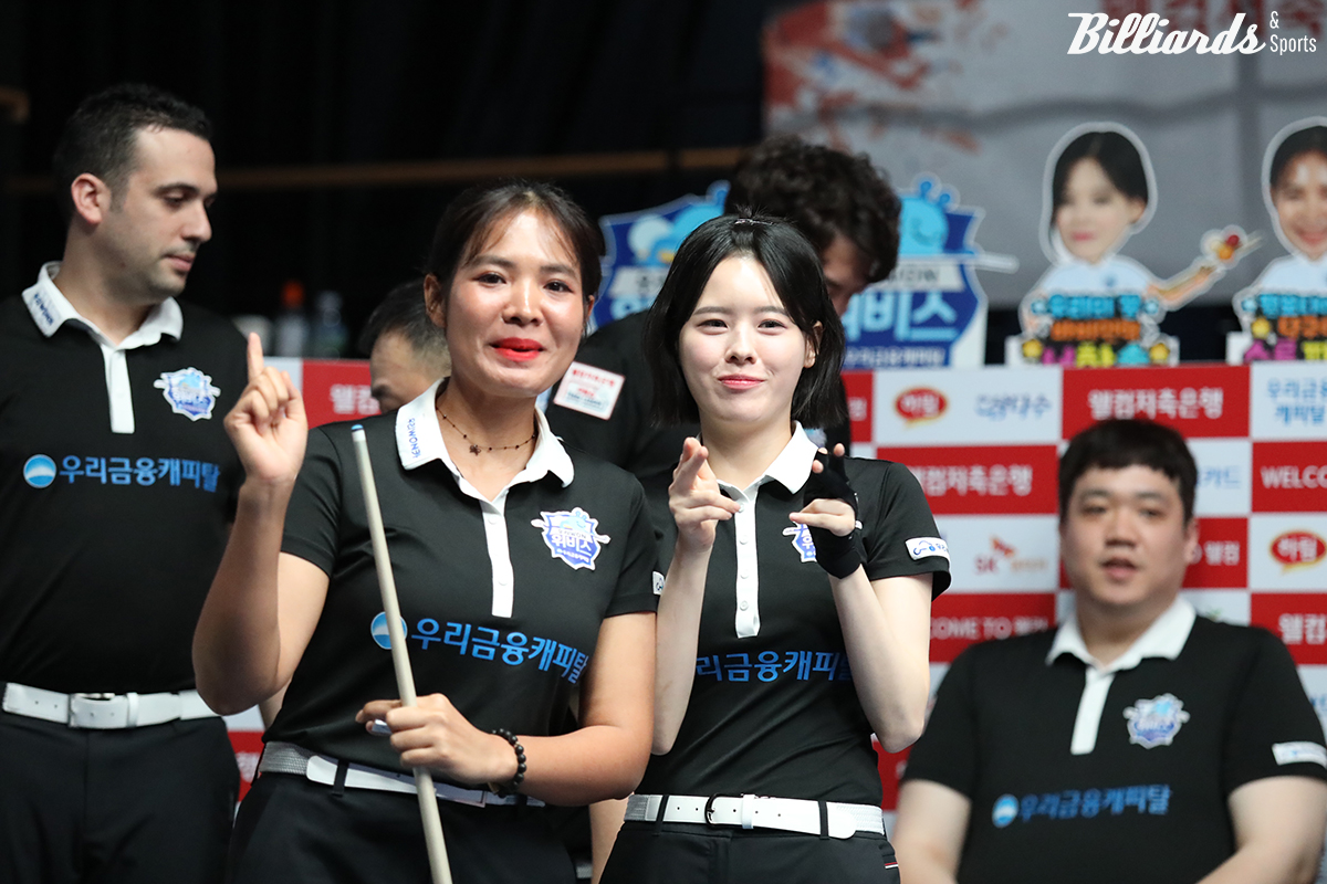 2세트 여자복식에서 승리한 우리금융캐피탈 스롱 피아비(왼쪽)와 서한솔. 