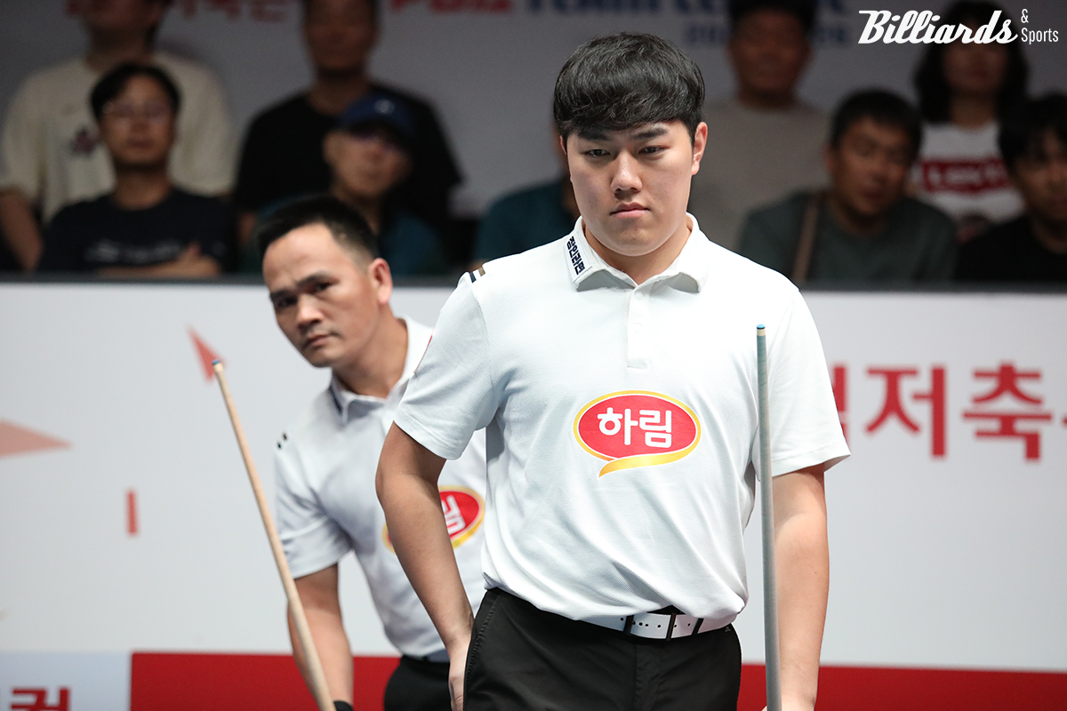 1세트 남자복식에서 승리한 하림의 김준태-쩐득민.