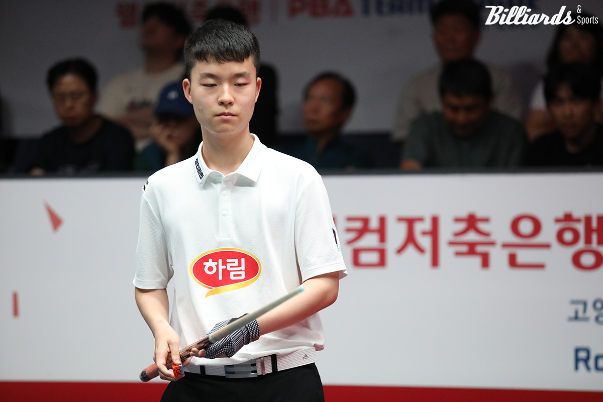 5세트 남자단식에서 NH농협카드 리더 도재호를 꺾고 3-2를 만든 김영원(하림).