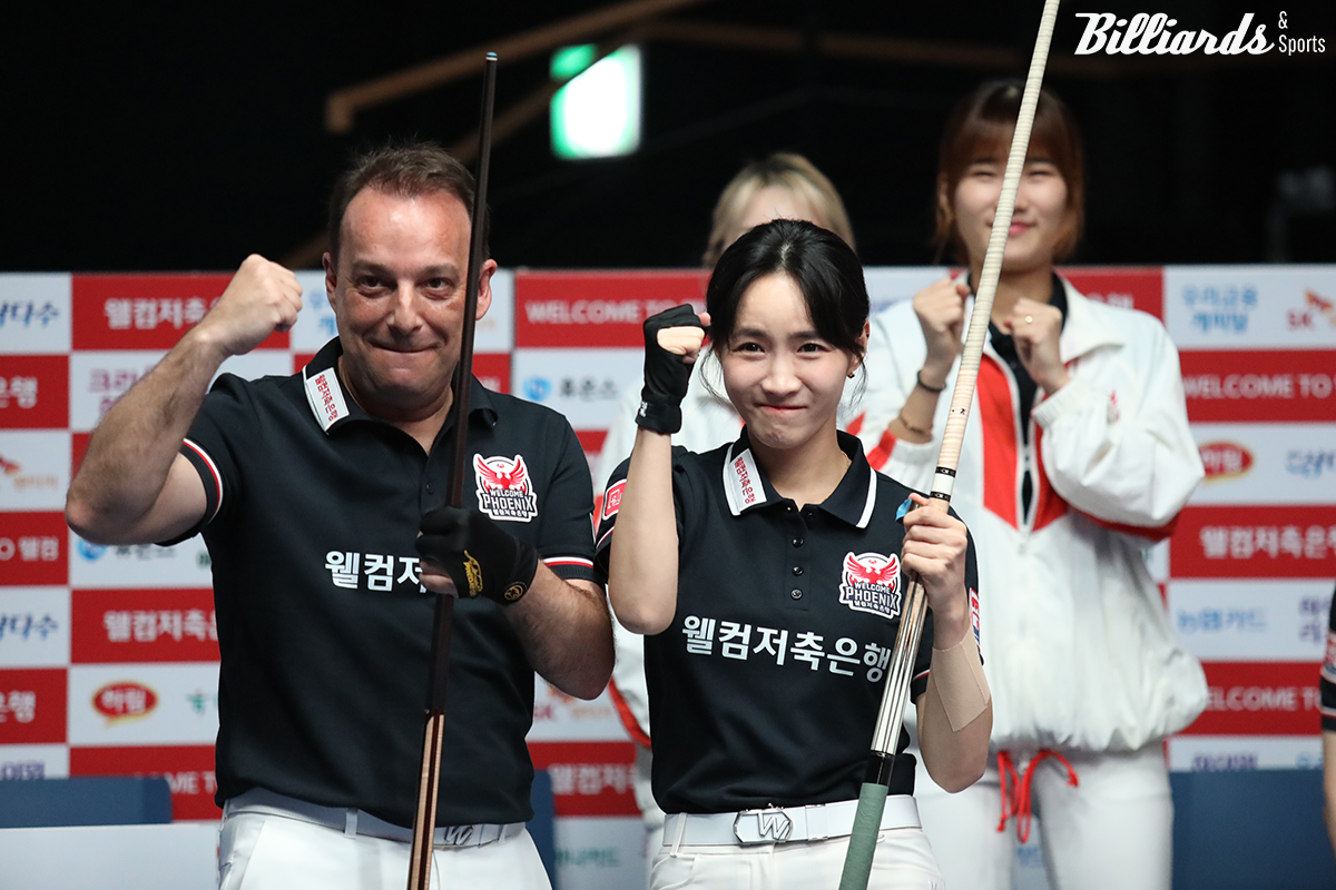 4세트 혼합복식에서 승부를 마무리한 웰컴저축은행 다니엘 산체스(왼쪽)-최혜미.