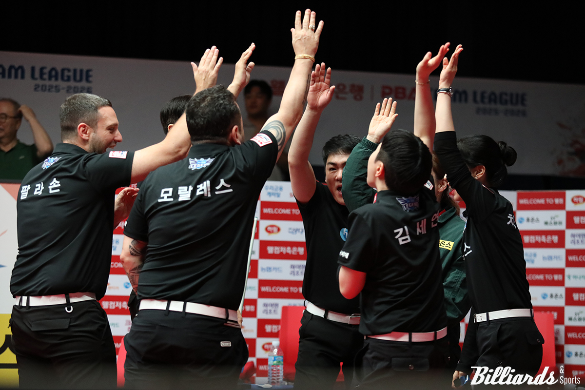 화이팅을 외치는 휴온스 선수들.  사진=이용휘 기자