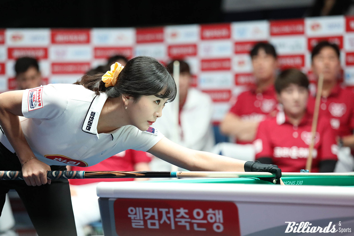 김상아는 2세트 여자복식에서 5점을 득점하며 활약했다.