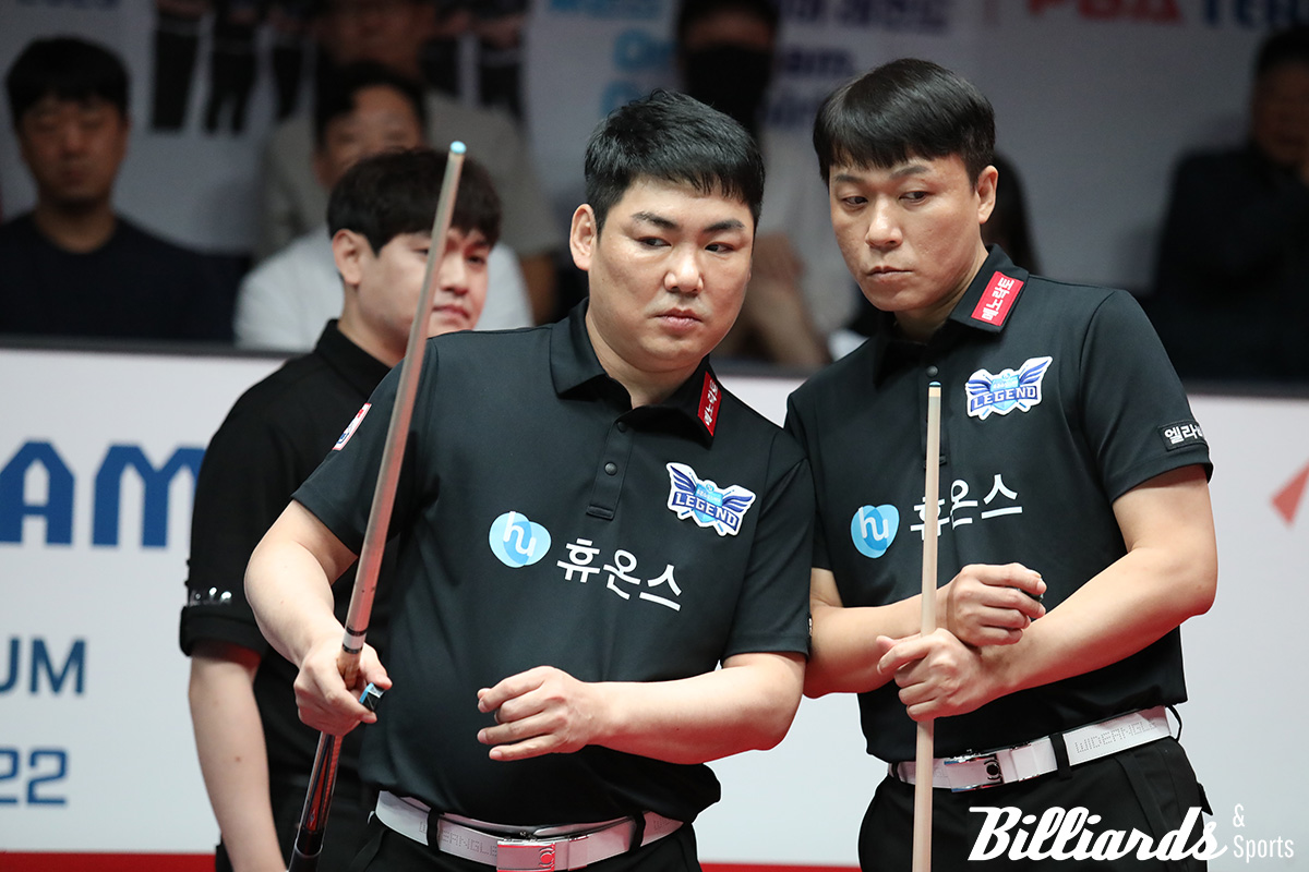 1세트에 나선 휴온스의 이상대와 최성원.