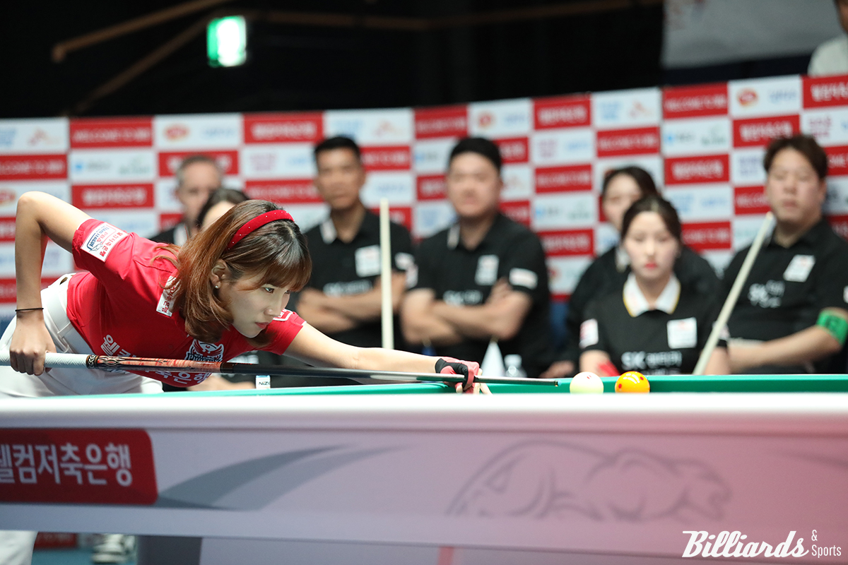 2세트 여자복식에서 하이런 7점을 치며 8:7로 역전했던 웰컴저축은행 용현지.