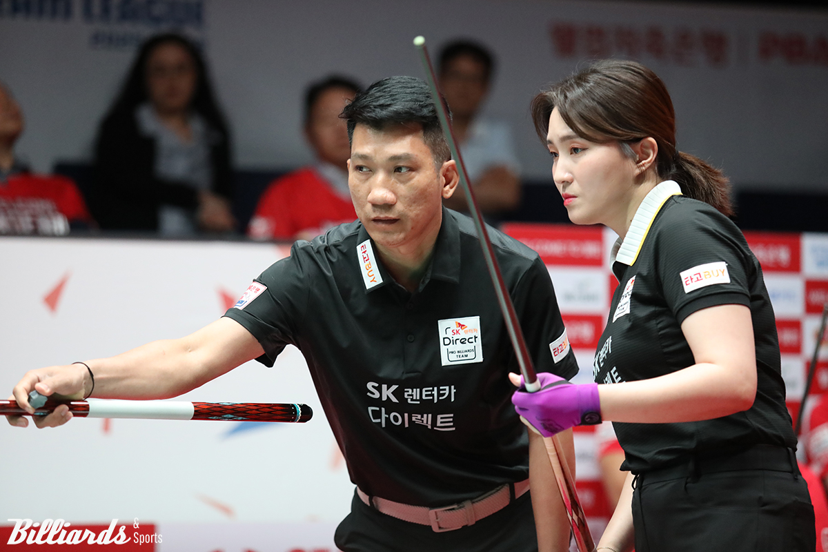 4세트 혼합복식에서 승리하며 3-1로 리드한 SK렌터카 응오딘나이와 강지은.