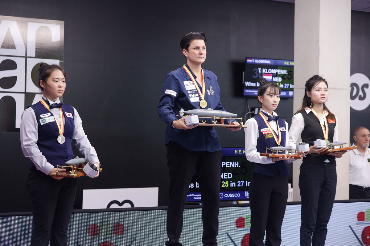 시상식. 왼쪽부터 준우승 김하은, 우승 클롬펜하우어, 공동 3위 최봄이, 응우옌티리엔(베트남).