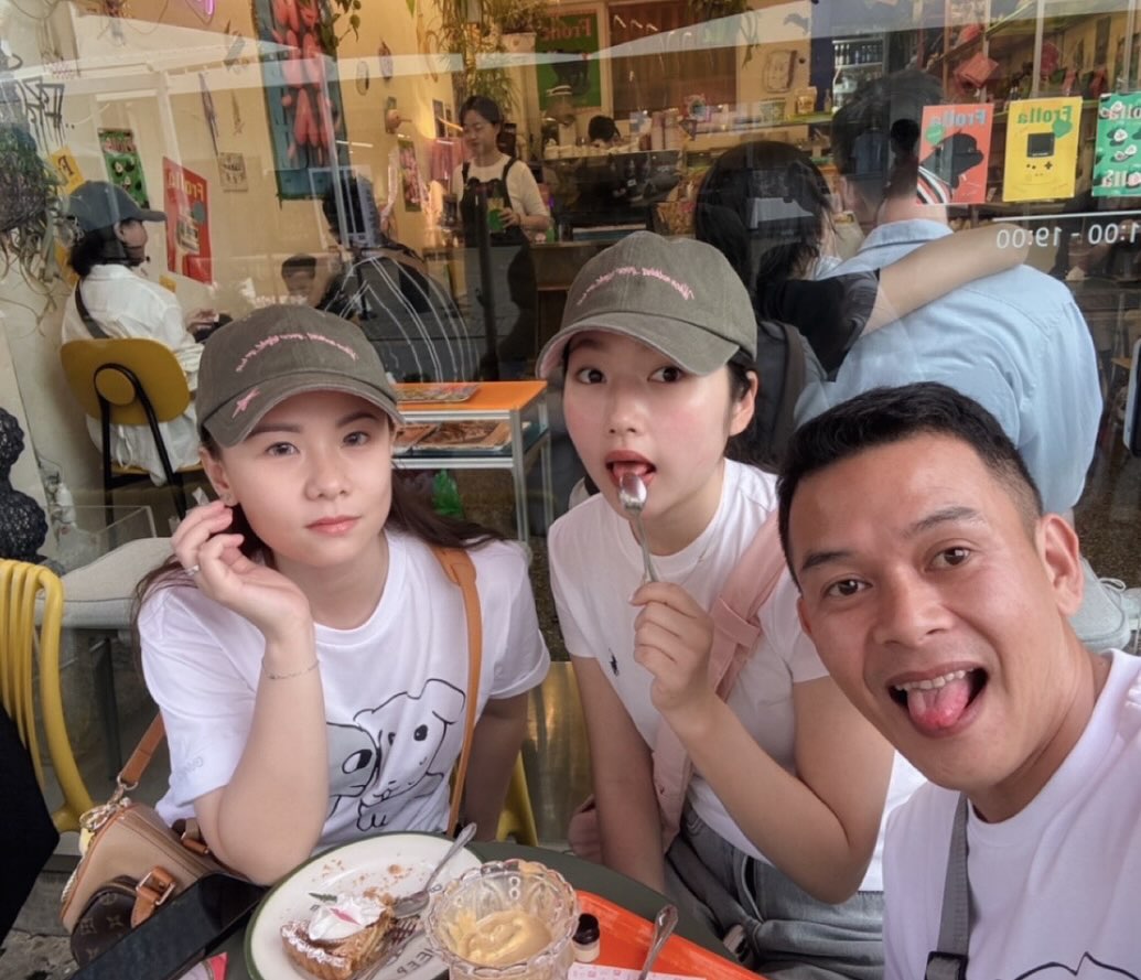 '에스와이 빌더스'의 한지은(가운데)과 응우옌호앙옌니(왼쪽)가 특별한 우정을 과시했다. 사진=한지은 SNS