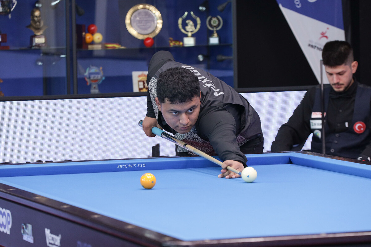 결승에서 샷을 하는 산체스.