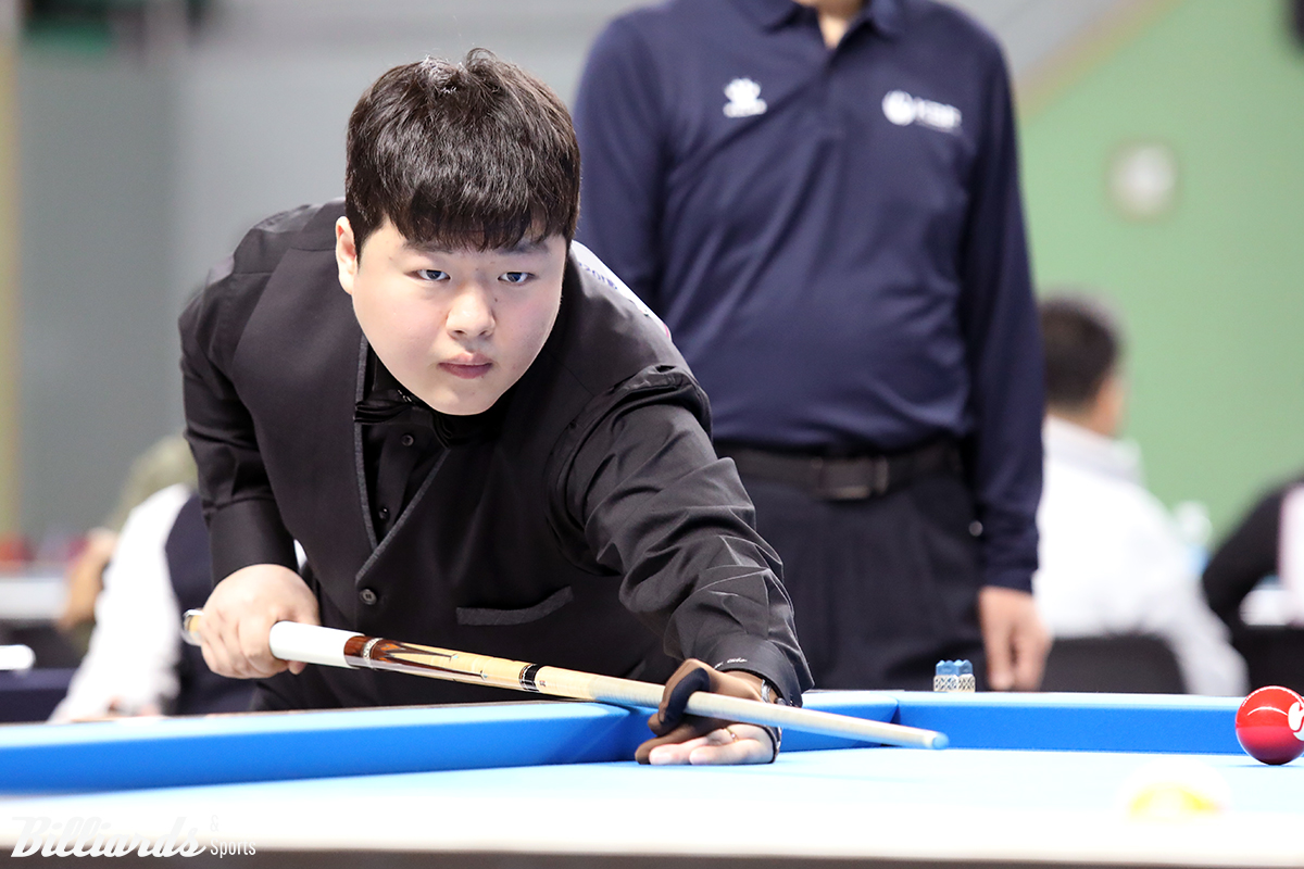 조명우(서울시청)가 가장 강력한 우승후보인 허정한(경남)에게 준결승에서 극적인 역전승을 거두며 전국체전 1쿠션 결승전에 3년 연속 진출했다.  사진=빌리어즈앤스포츠 DB