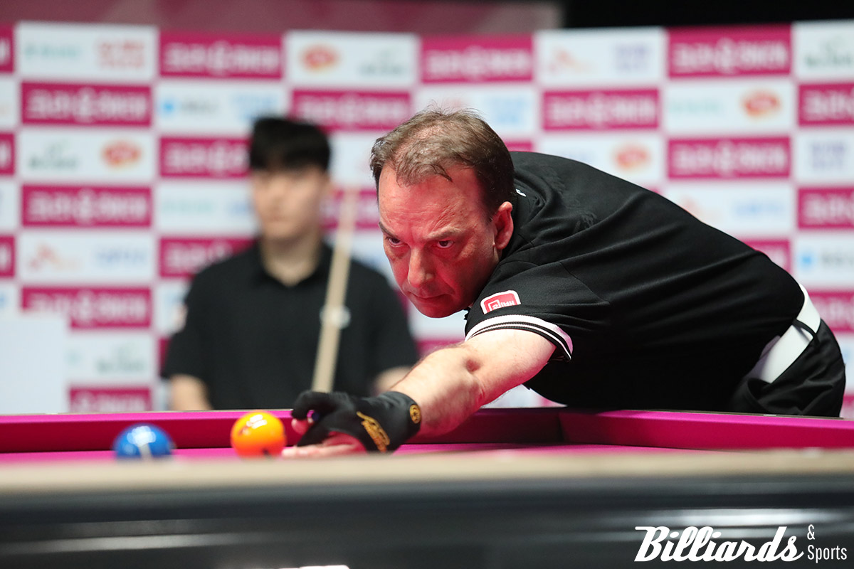 '사대천왕' 다니엘 산체스(웰컴저축은행)가 '영건 와일드카드'로 처녀 출전한 이동규에게 승부치기에서 패했다. 이동규와 128강 대경 중인 산체스. 사진=고양/이용휘 기자