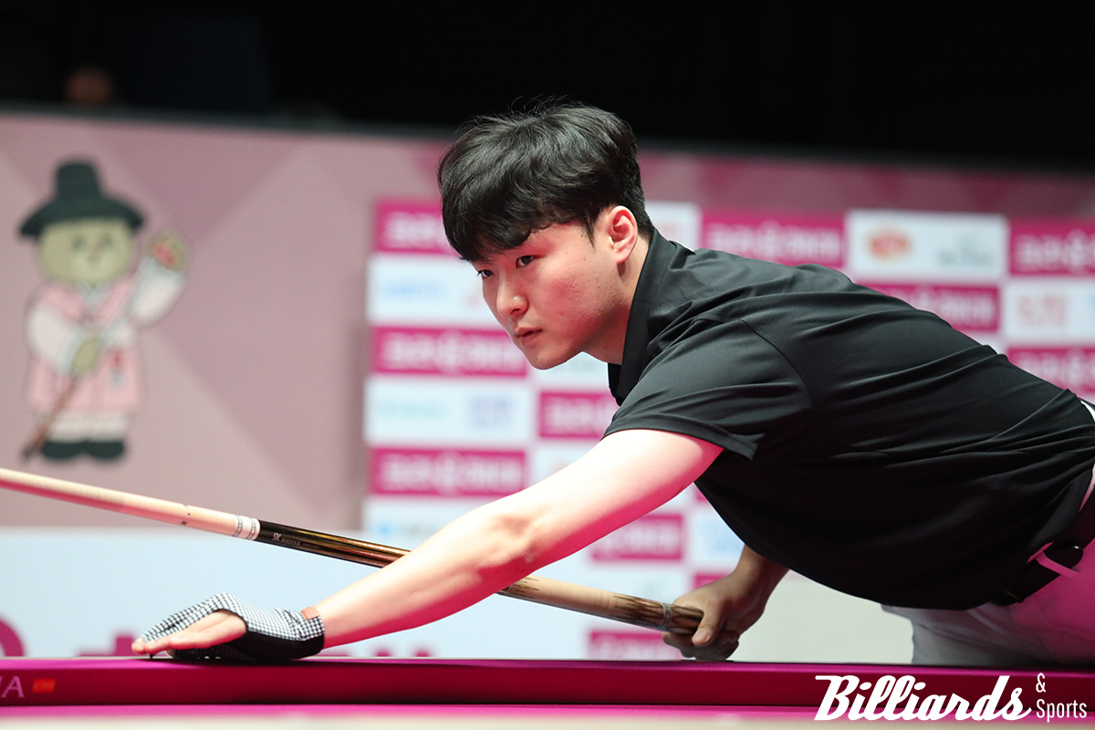 산체스와 128강 대결 중인 이동규.