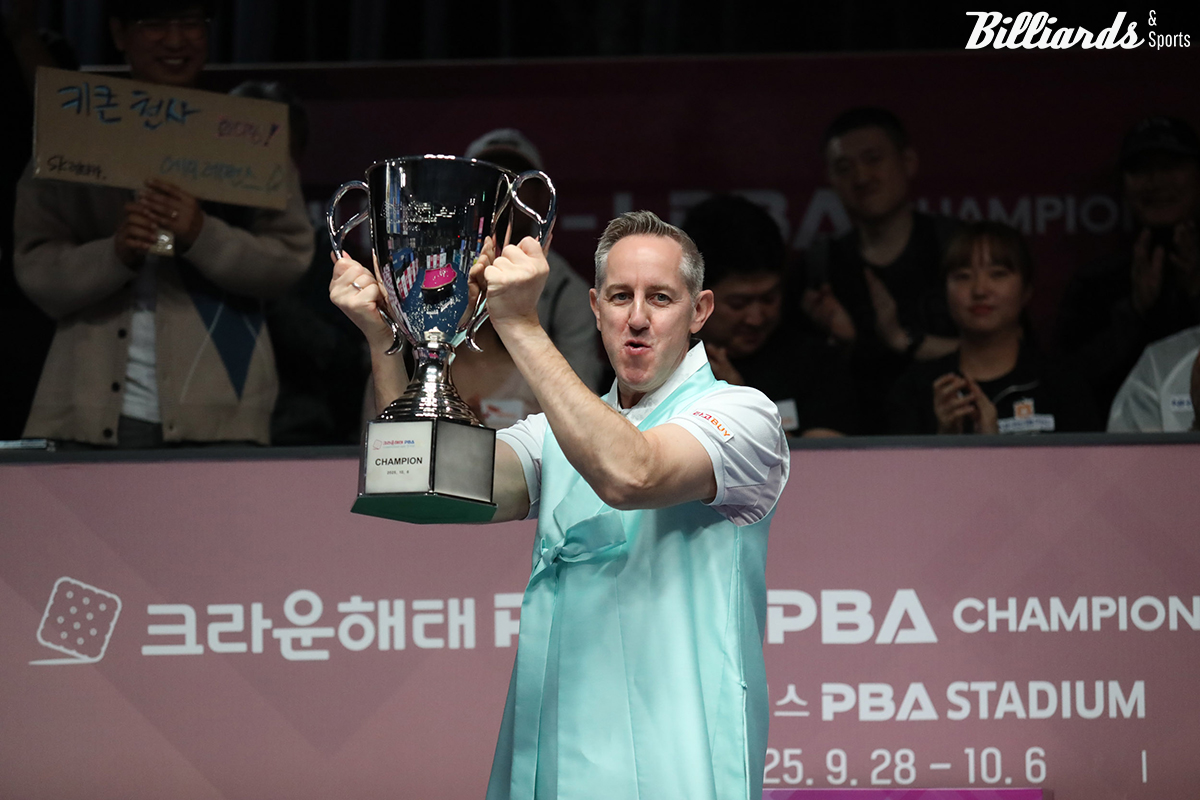 통산 두 번째 우승트로피를 들어올린 레펀스.