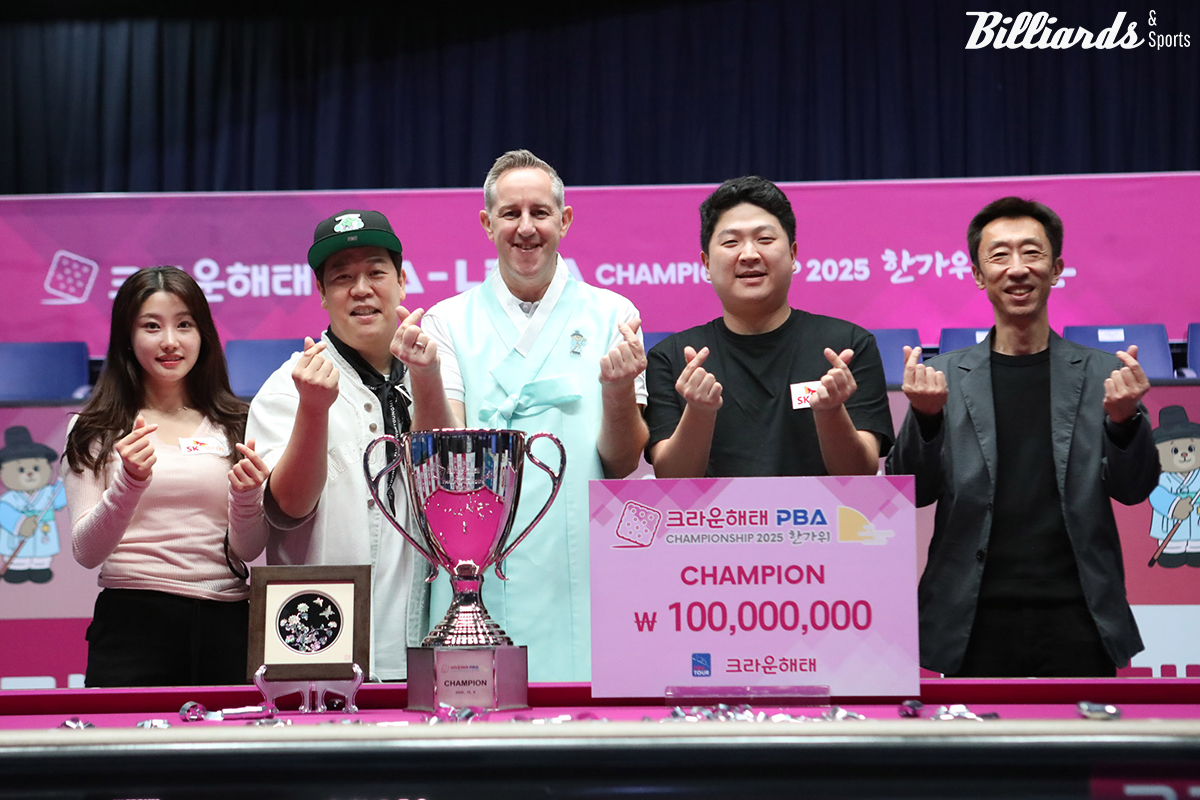 우승자 레펀스와 소속 팀 SK렌터카 선수 및 관계자들.