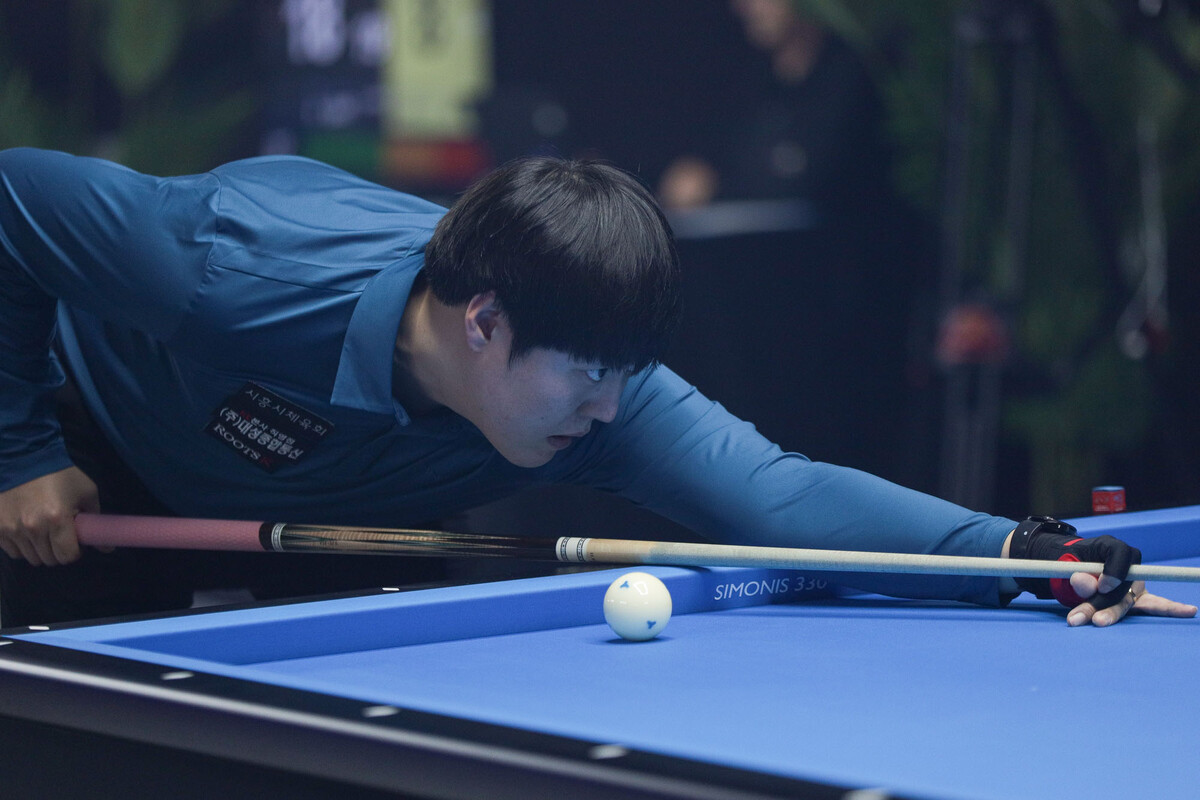 한국의 이범열(시흥체육회)이 7일 새벽에 벨기에에서 열린 앤트워프 3쿠션 당구월드컵 예선 1라운드(PPPQ)를 조 1위와 종합 3위로 통과했다.