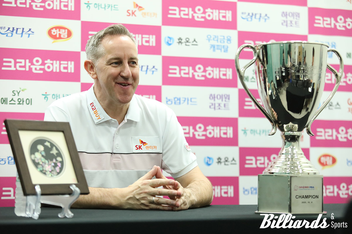 PBA 투어 개인 통산 두 번째 우승을 차지한 에디 레펀스. 우승 직후 프레스룸에서 기자들의 질문에 답을 하고 있다. 사진=고양/이용휘 기자