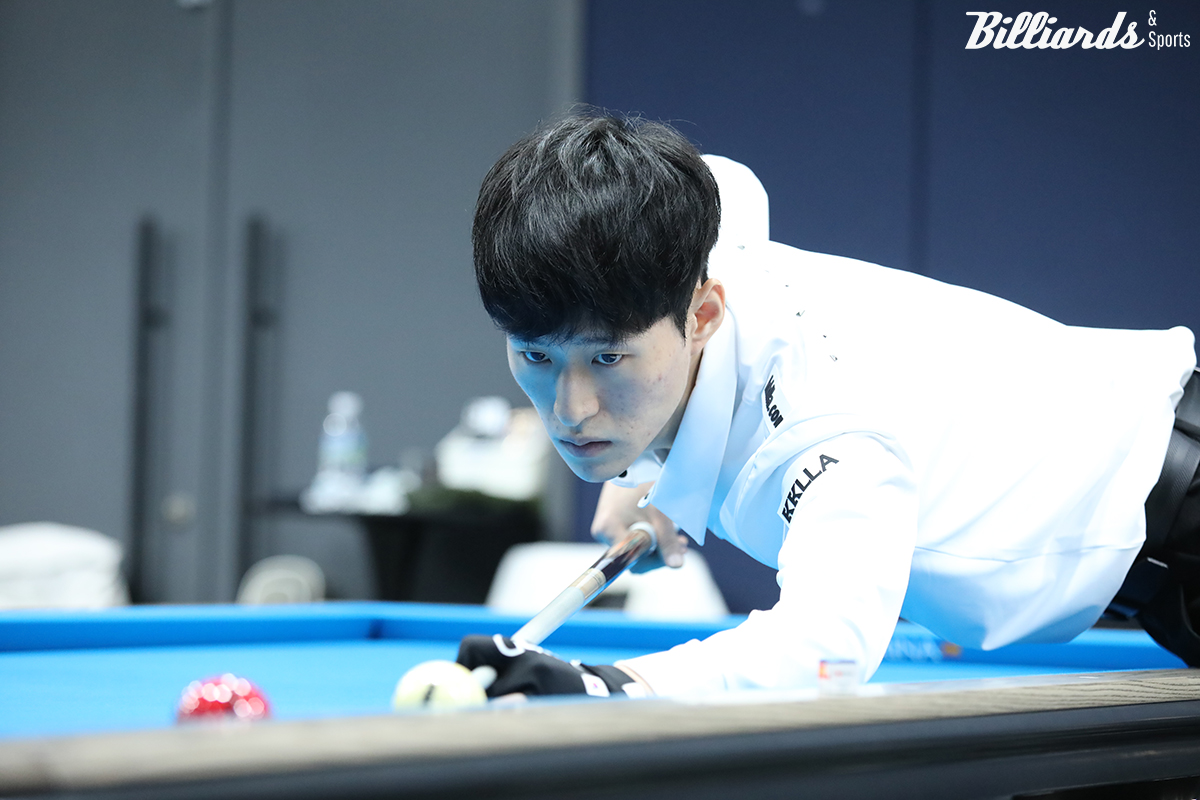 김홍민은 로빈슨 모랄레스(휴온스)를 3-1로 꺾고 32강에 진출했다.