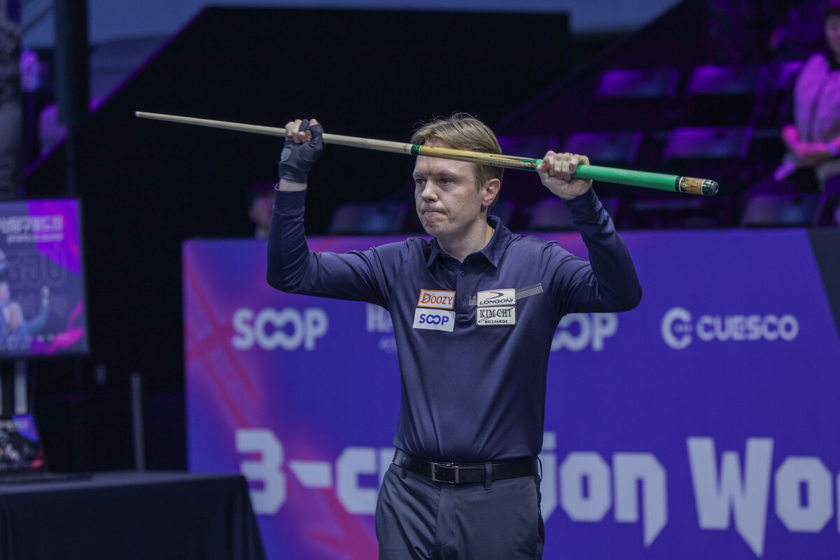 8강전 승리 후 큐를 들고 기뻐하는 글렌 호프만(네덜란드). SOOP 제공