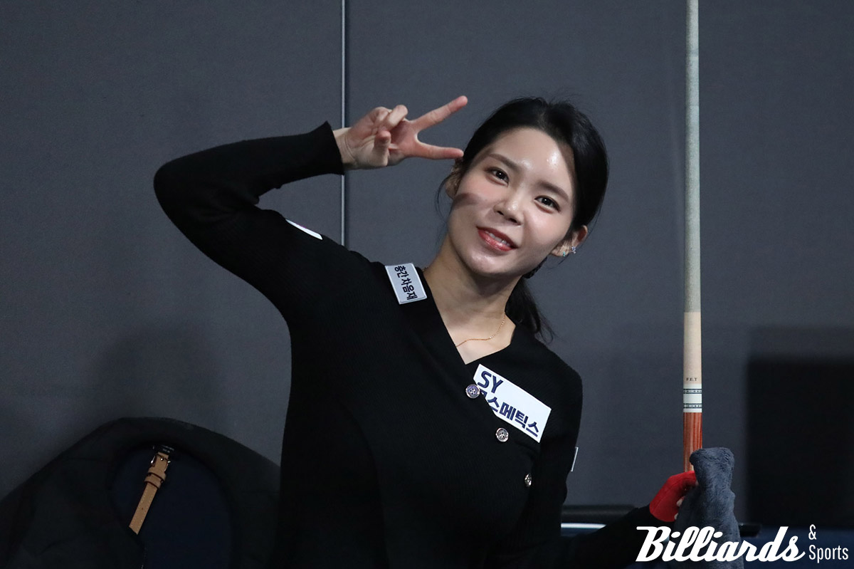 풀세트 접전 끝에 임정숙을 꺾고 첫 결승 진출에 성공한 이우경.