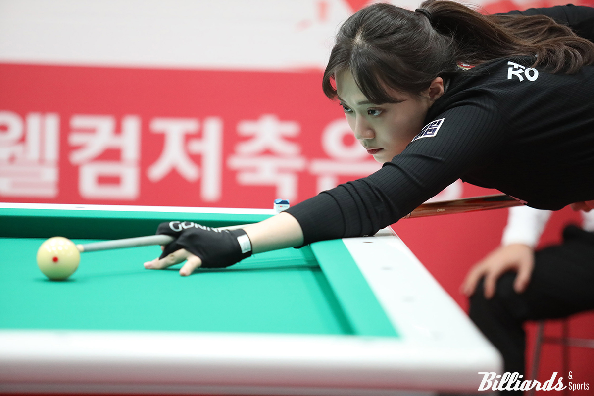 4세트 혼합복식에서 승리한 하림 정보윤.