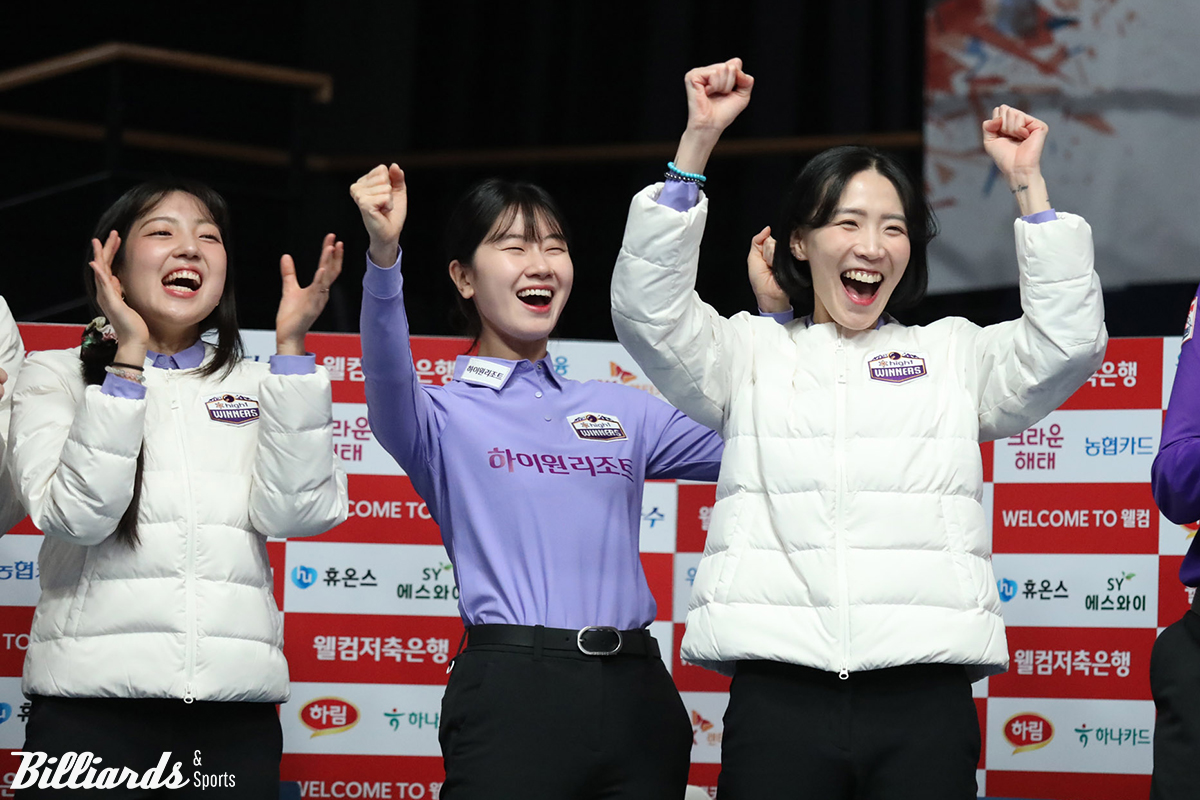 승리에 기뻐하는 하이원리조트 여자 선수들. 왼쪽부터 전지우 이미래 김다희.
