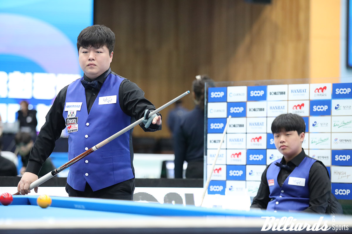 김현우와 8강전 대결 중인 조명우.