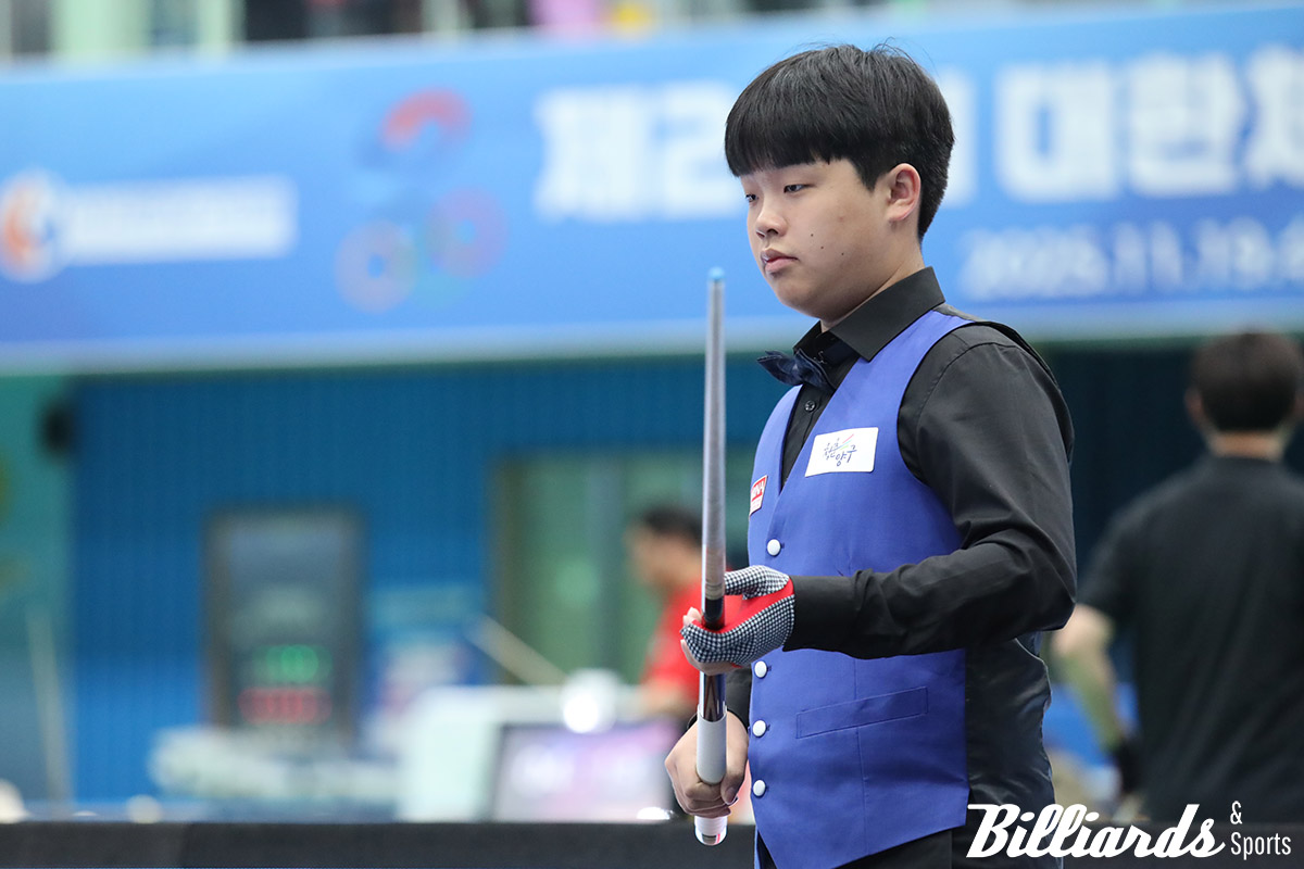 조명우의 장타 공격에도 침착하게 자신의 경기를 이어가고 있는 김현우.