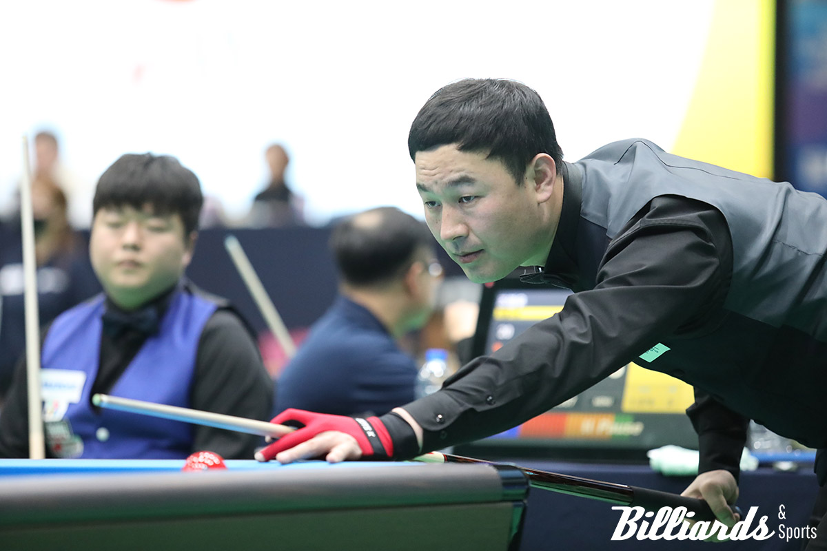 조명우와 준결승전 대결 중인 최완영