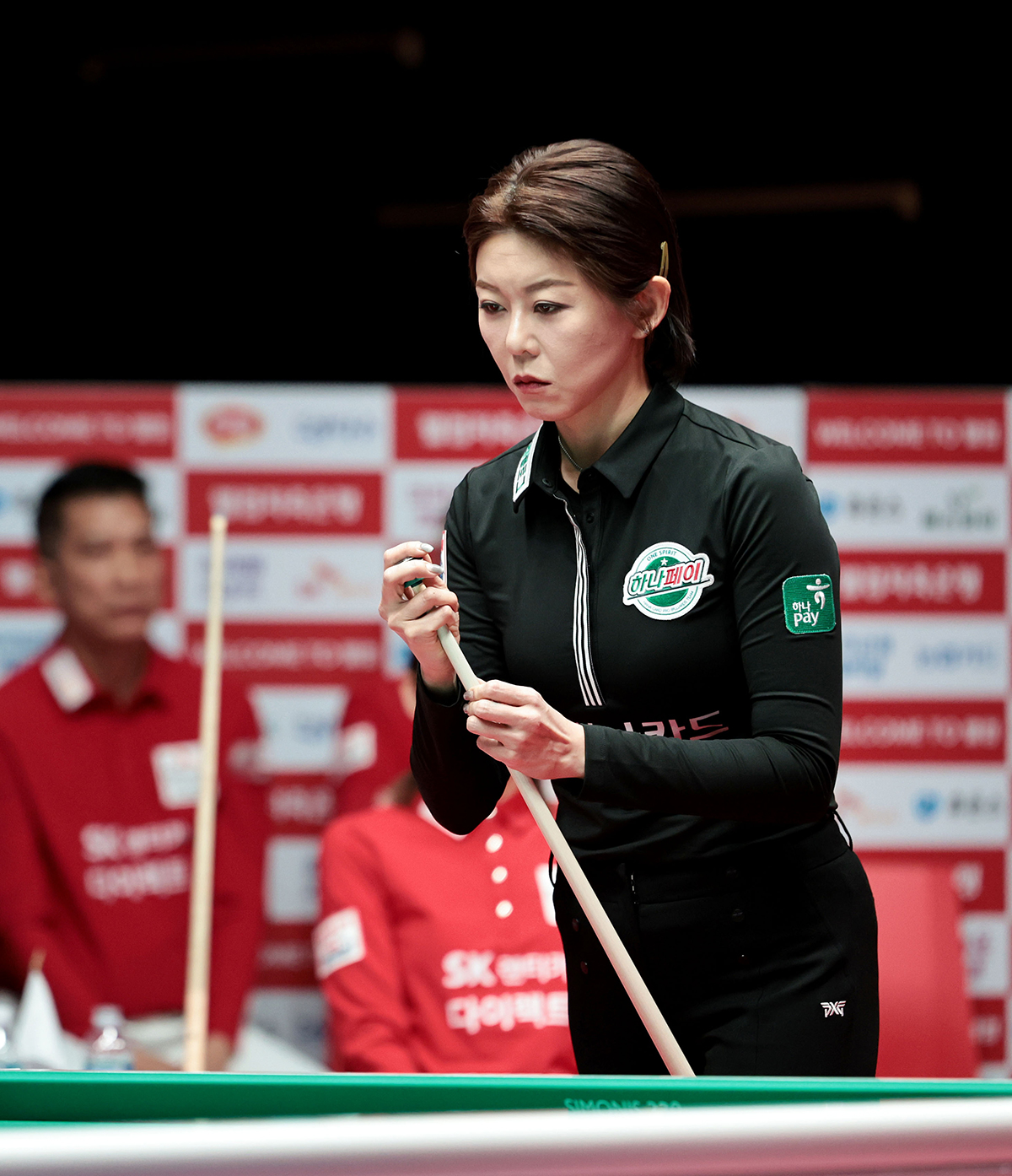 김가영은 스롱을 상대로 이번 시즌 팀리그에서 5승 1패로 일방적인 우세를 보이다가 이날 단복식 두 세트를 모두 패해 5승 3패로 좁혀졌다.