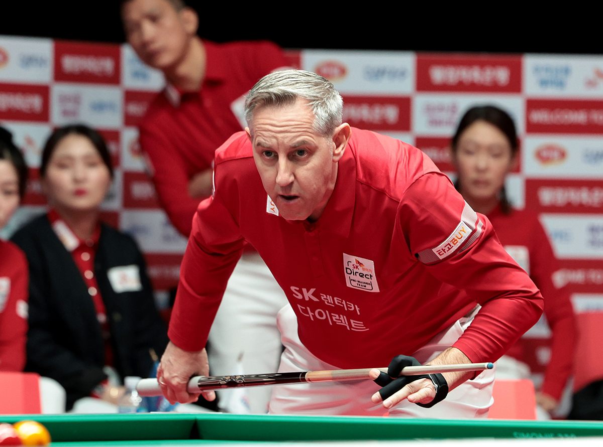 SK렌터카 에디 레펀스(벨기에)는 세트스코어 1-3의 위기에서 5세트를 따내 2-3으로 불씨를 살렸다.