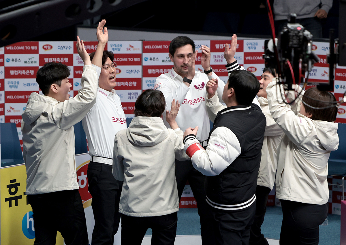 화이팅을 외치는 크라운해태 선수들. PBA 제공