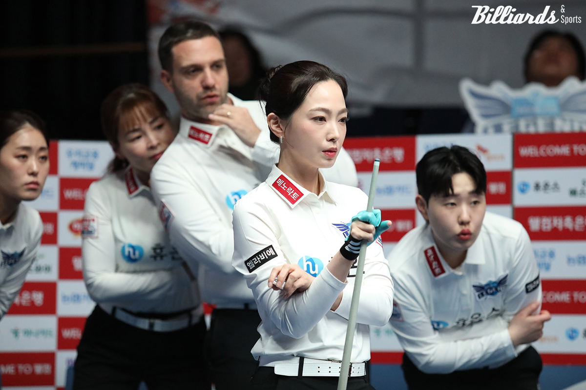 2세트에서 8점을 치며 활약한 차유람과 휴온스 선수들.  사진=이용휘 기자