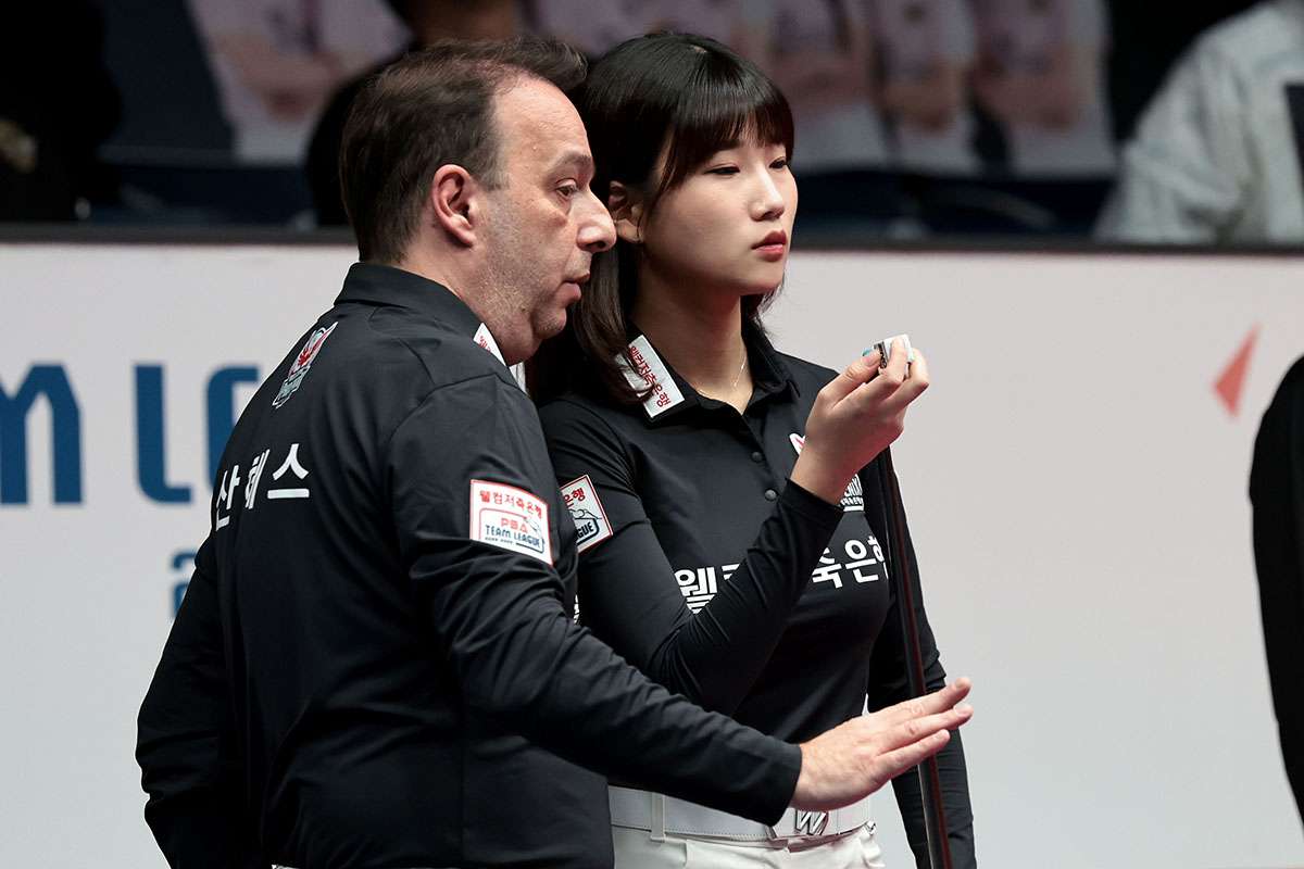 4세트 혼합복식에 나선 웰컴저축은행의 다니엘 산체스와 용현지