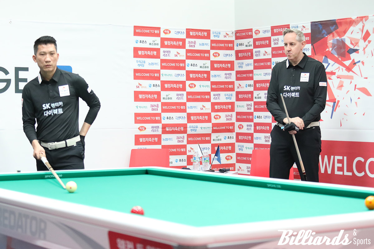 1세트에서 승리를 거둔 SK렌터카의 에디 레펀스와 응오딘나이.